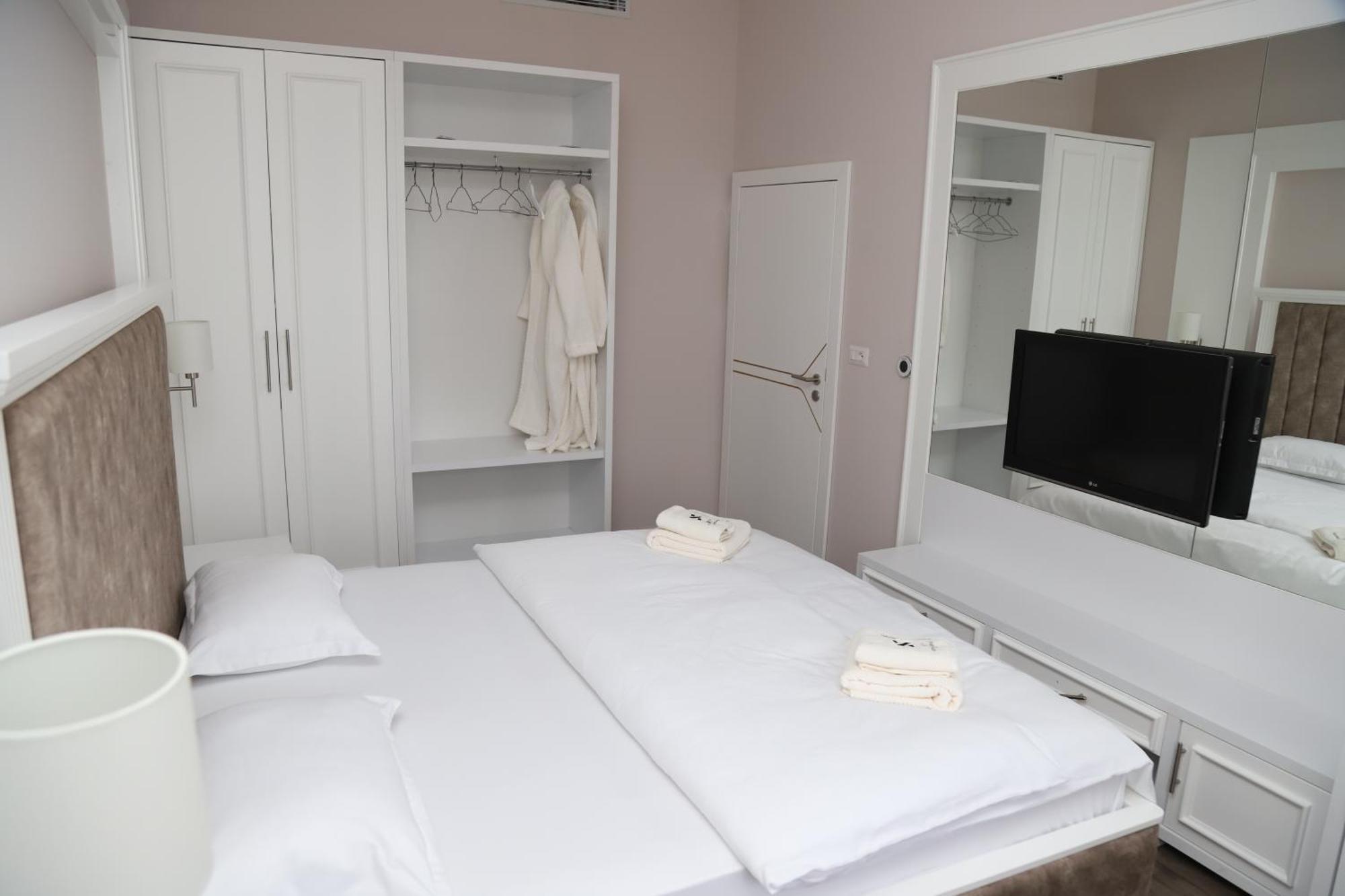 Sky Hotel Prizren Exterior foto