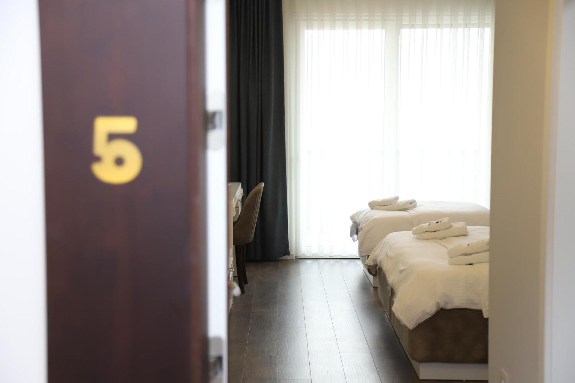 Sky Hotel Prizren Exterior foto