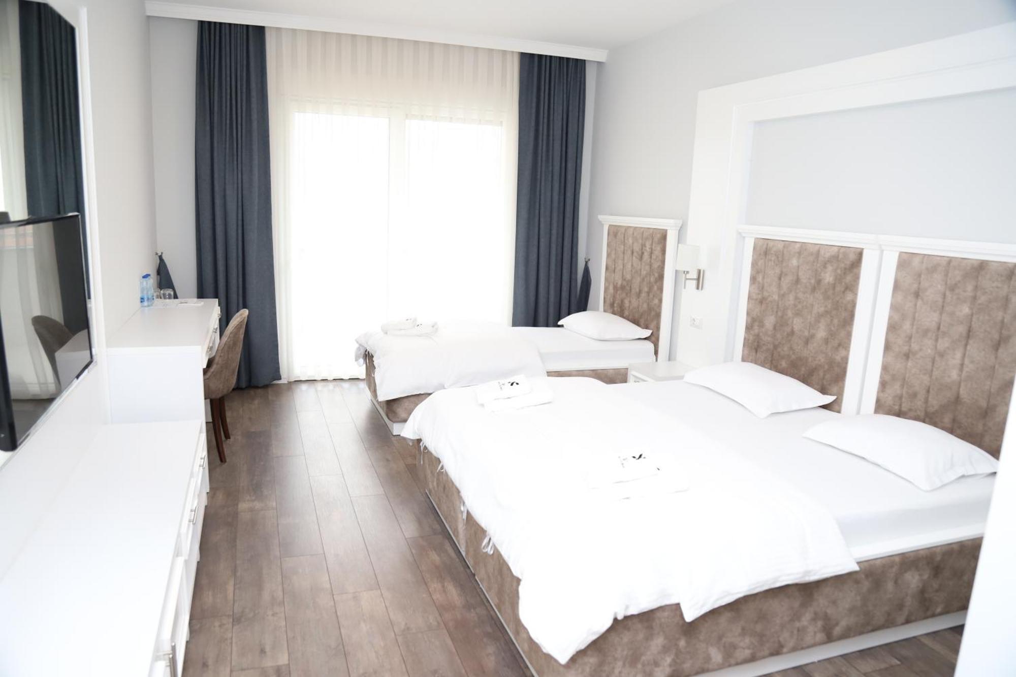 Sky Hotel Prizren Exterior foto