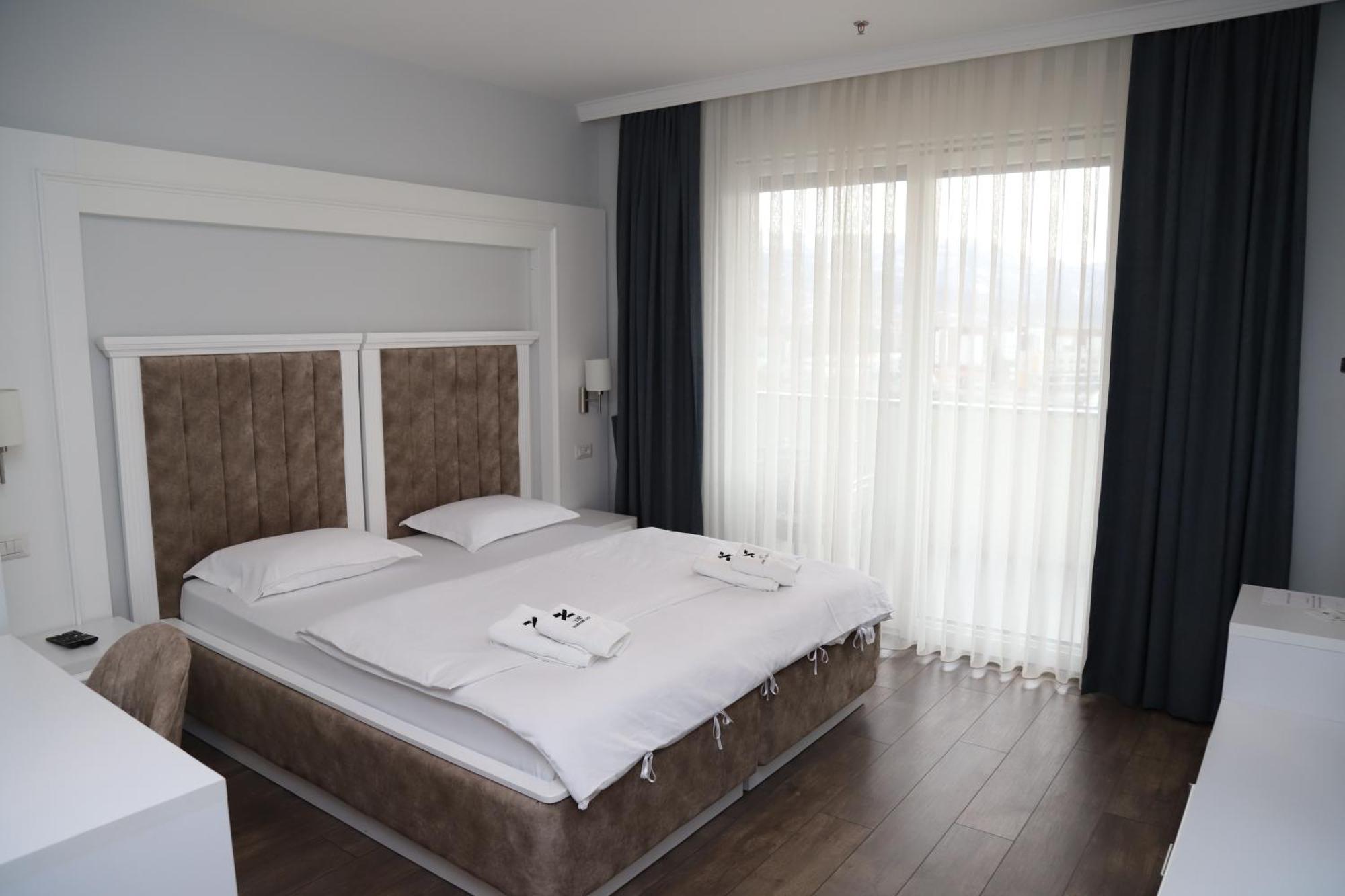 Sky Hotel Prizren Exterior foto