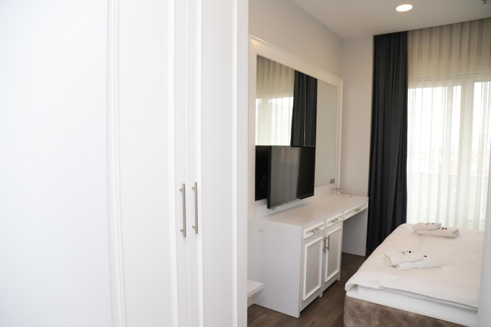 Sky Hotel Prizren Exterior foto